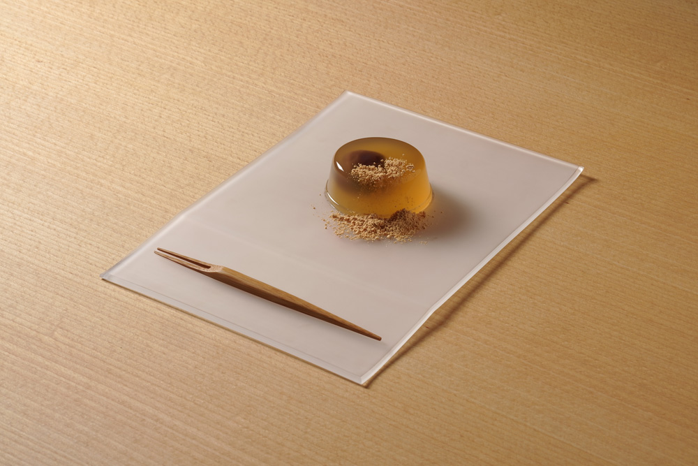 食べ物を納めるお皿